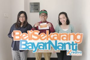 KrediTeam berfoto bersama pemenang kedua