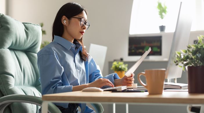 Làm gì khi lương tháng 13 và thưởng cuối năm không đủ tiêu tết? Bí kíp gỡ khó tài chính từ kredivo là gì?
