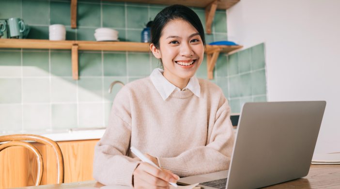 3 công việc tự do hái ra tiền đang thu hút nhiều bạn trẻ