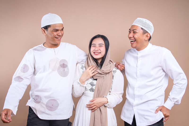 Beli Baju Lebaran untuk Keluarga Memangnya Harus Seragaman, Ya?